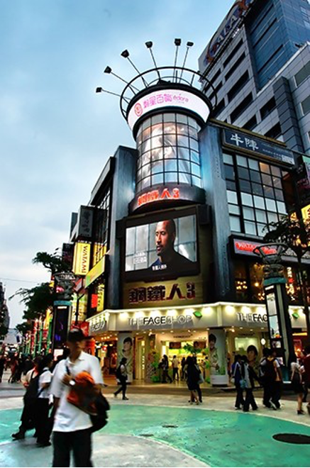 10-圖-顯示屏-台灣台北西門町